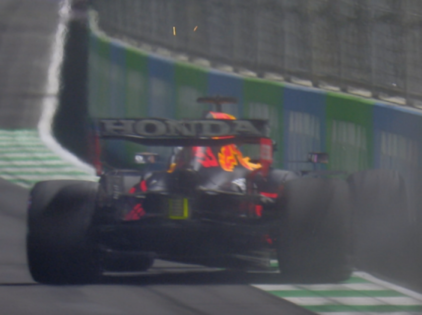 Hamilton në ‘pole-positon’, përplaset Verstappen