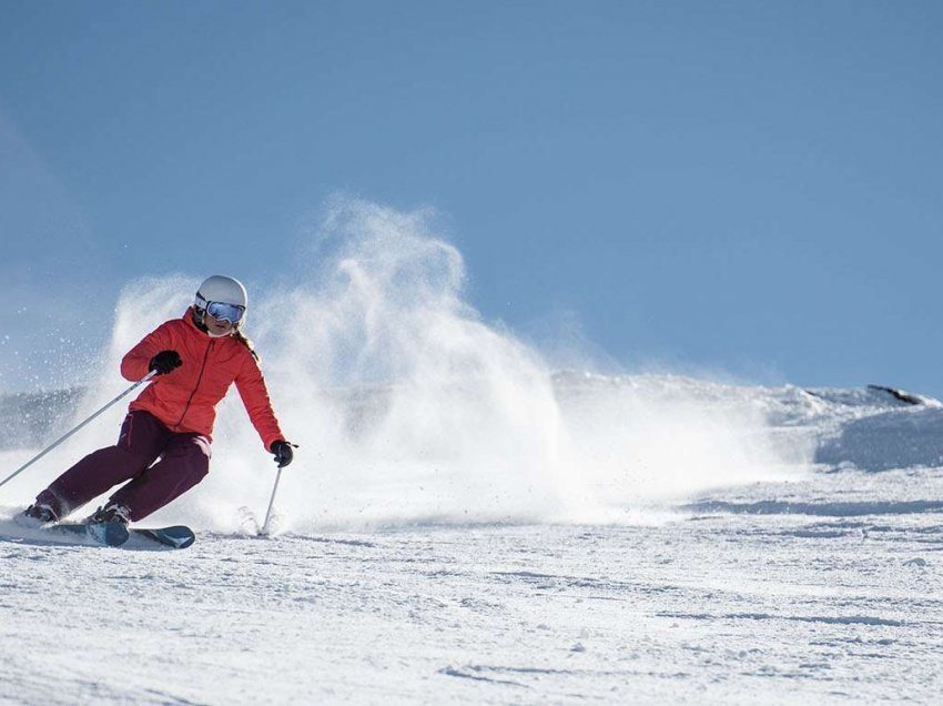 Ndahen 330 mijë euro për trajnimin e 400 nxënësve në sportin e skijimit