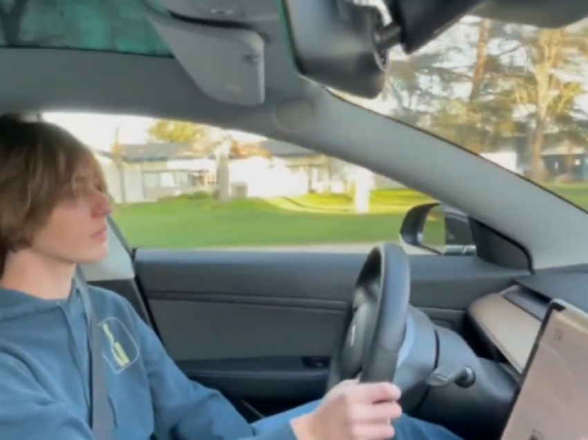 Bie nga testi për patentë shofer, djali nga Kalifornia padit autoshkollën