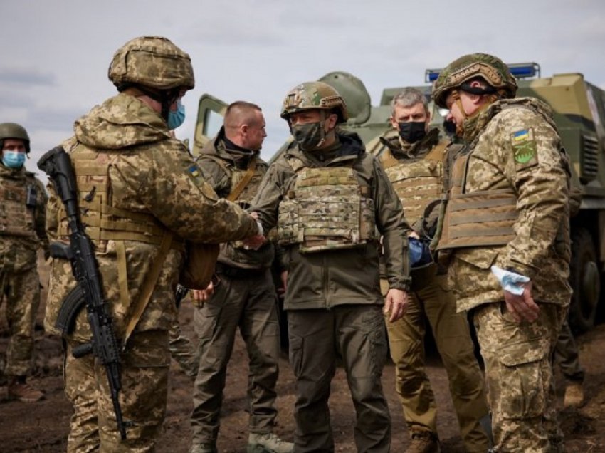 A po përgatiten rusët për luftë? Ambasadori ukrainas: Jepuni atyre një dush të ftohtë