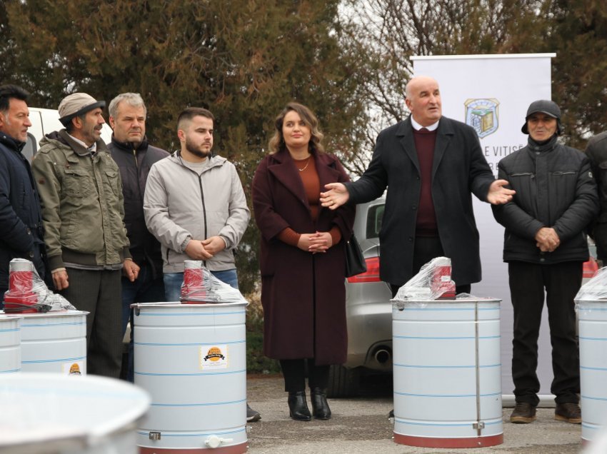 Komuna e Vitisë mbështet bletarët vitias me 50 centrifuga