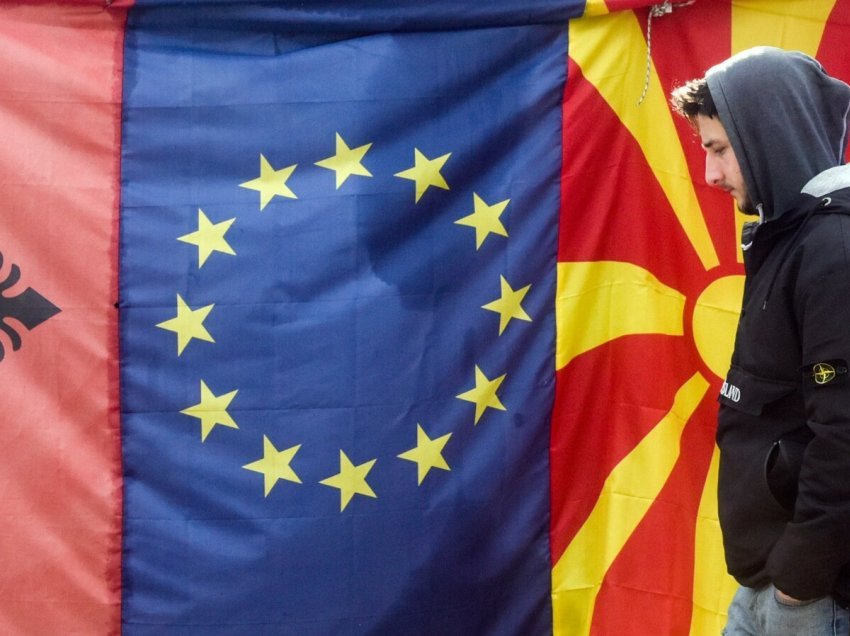 BE-ja pret nisjen e bisedimeve me Shkupin dhe Tiranën, por s’ka datë