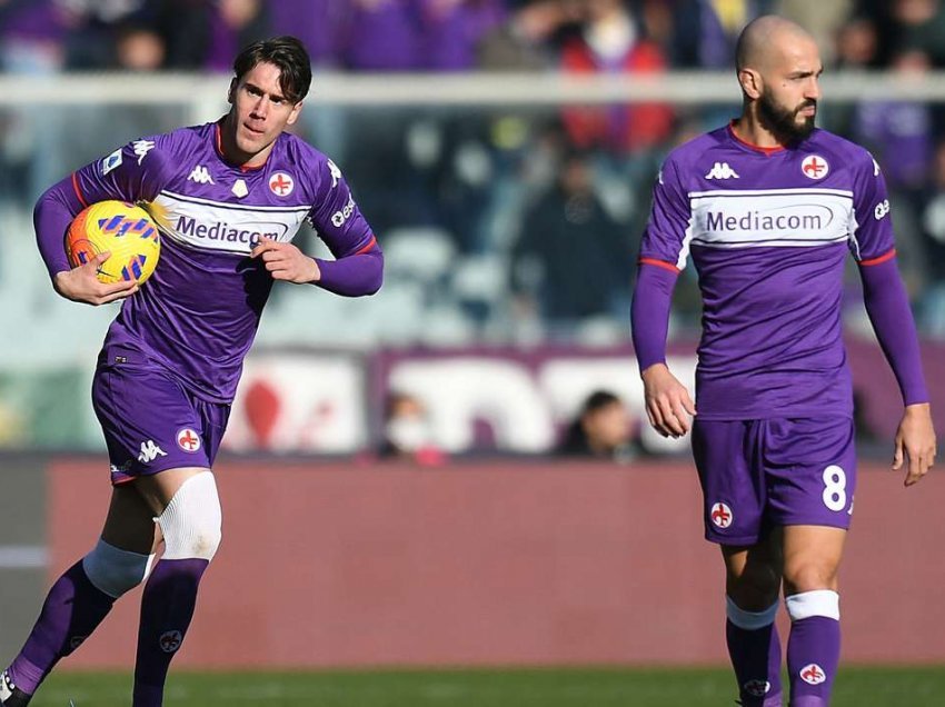 Fiorentina shmang humbjen me 10 lojtarë 