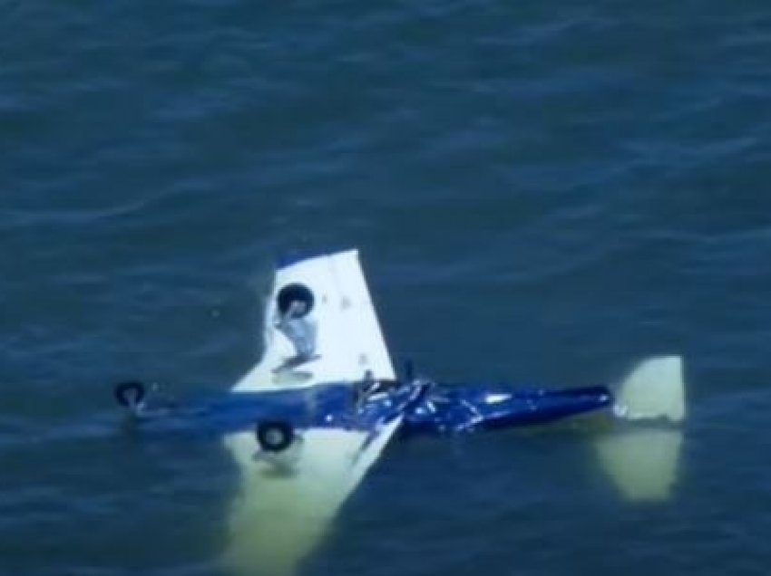 Tragjedi ajrore/ Aeroplani rrëzohet në det, katër të vdekur