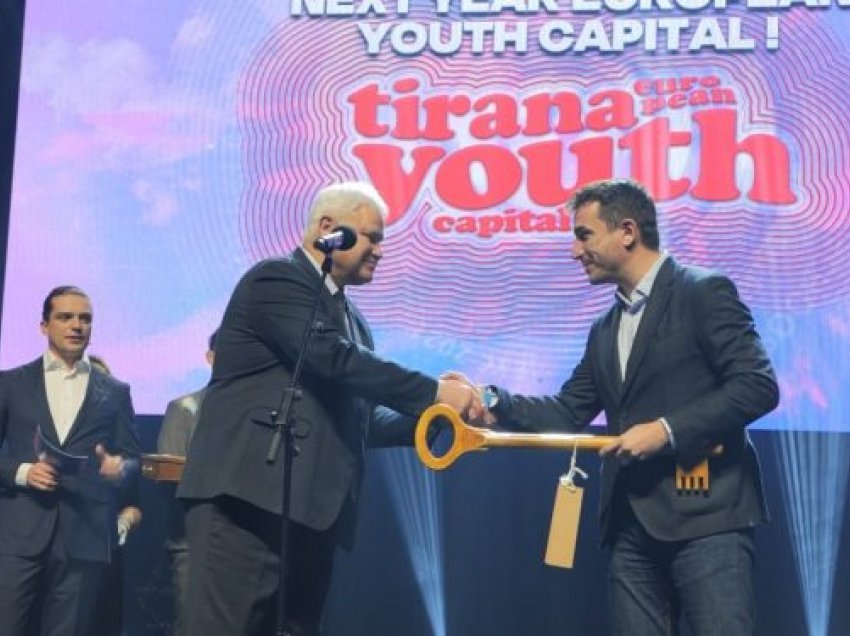 Tirana merr zyrtarisht stafetën si Kryeqyteti Europian i Rinisë për 2022, Veliaj: Mundësi fantastike për të…
