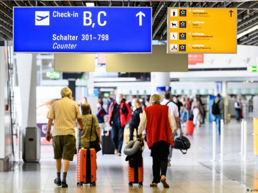 Stafi i aeroportit të Frankfurtit në grevë, rreth 40 fluturime të anuluara