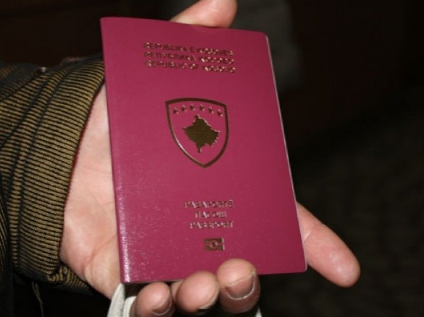 Tentoi të nisej për Gjermani me pasaportë të falsifikuar, kapet në aeroportin e Prishtinës