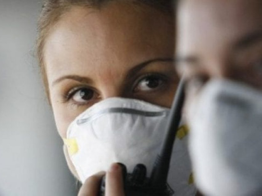 Ekspertët: Duhet të përmirësoni maskën tuaj mbrojtëse kundër “Omicron”