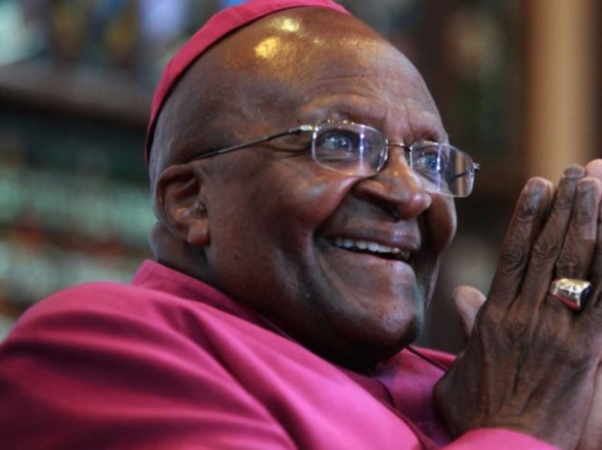 Vdes në moshën 90 vjeçare heroi i anti-aparteidit, Desmond Tutu