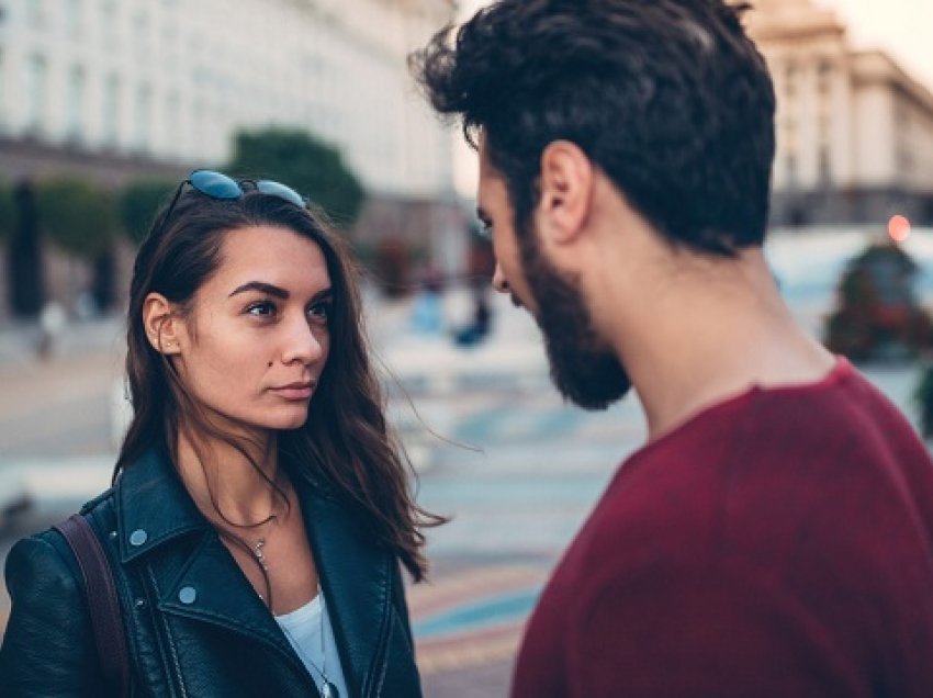Pse fiksimi për të kontrolluar partnerin në çdo kohë e shkatërron lidhjen?