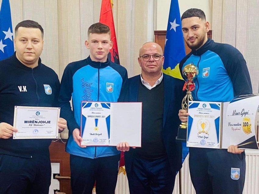 Basketbollisti Visar Ejupi, shpallet sportisti më i mirë i Rahovecit për vitin 2021