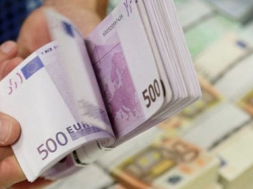 Shqiptarët kërkojnë rreth 670 mijë euro kredi në vit