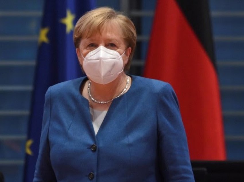 ​Merkel: Vaksinimi i ngadaltë në Evropë është i arsyeshëm