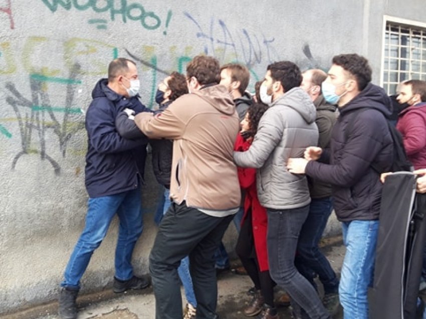 Tensionohet situata: Përleshje mes PSD-së dhe Policisë së Kosovës