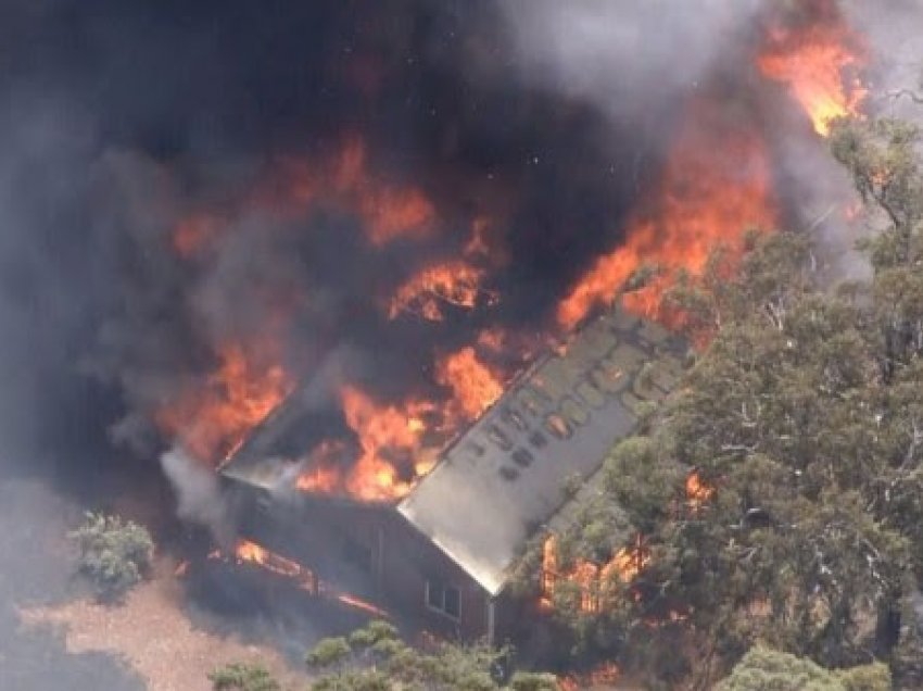 ​Zjarr i madh përfshin qytetin australian, 30 shtëpi tërësisht të djegura