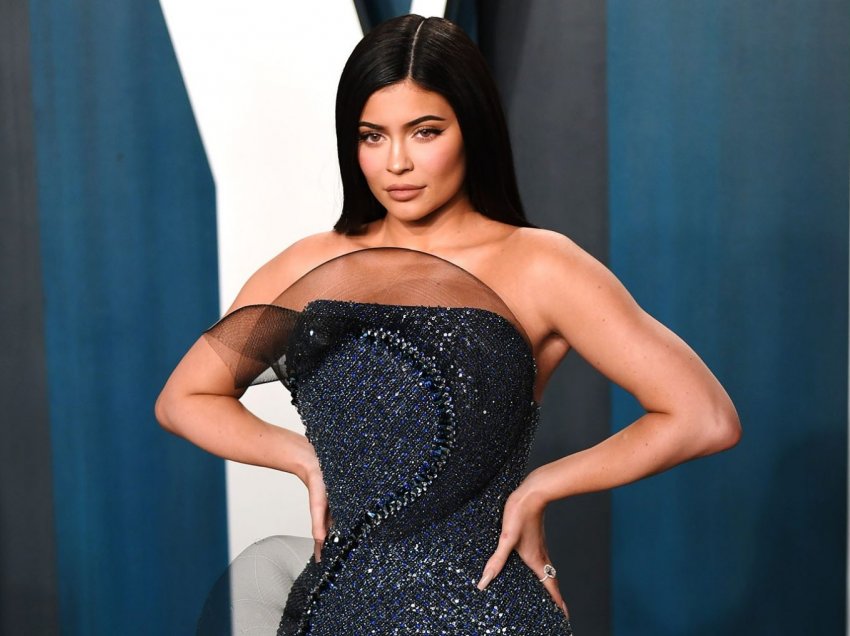 Kylie Jenner përballet me kritika të ashpra në internet për grumbullimin e njerëzve në ditëlindjen e Storm në një kohë pandemie