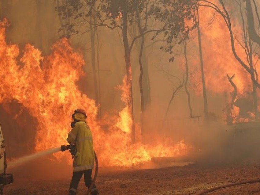 Qindra të evakuuar nga zjarri në Australi – digjen 71 shtëpi