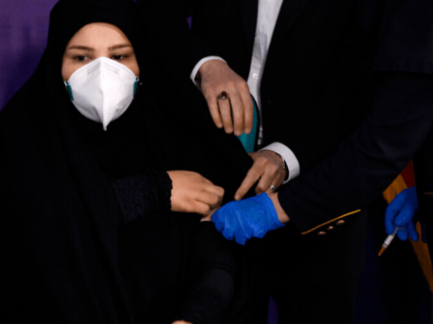 Irani pranon dërgesat e parë të vaksinave: Zgjedh ato ruse, jo amerikane