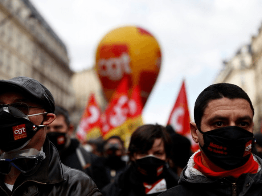 Mijëra protestojnë në Francë, në grevën kombëtare për rroga, pensione e kushte të punës