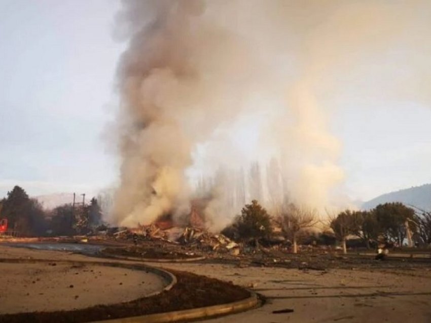 Shpërthim i fuqishëm në Kostur/ Shkatërrohet plotësisht hoteli i famshëm 