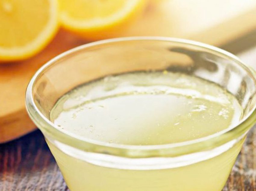 Lëng limoni dhe kripë/ Si të largoni dhimbjen e fortë të kokës bnë pak minuta