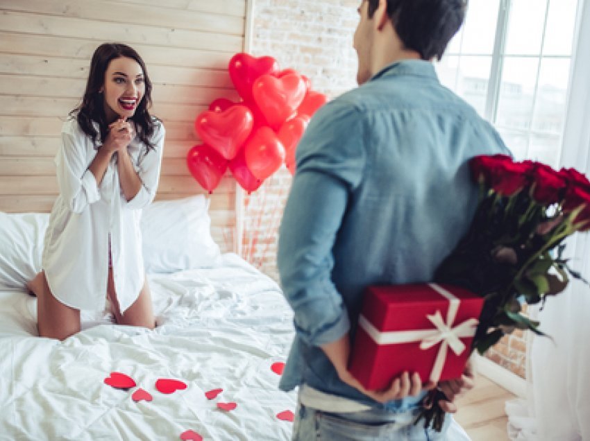Shën Valentini duhet festuar në shtrat, me 8 ide fantastike seksi