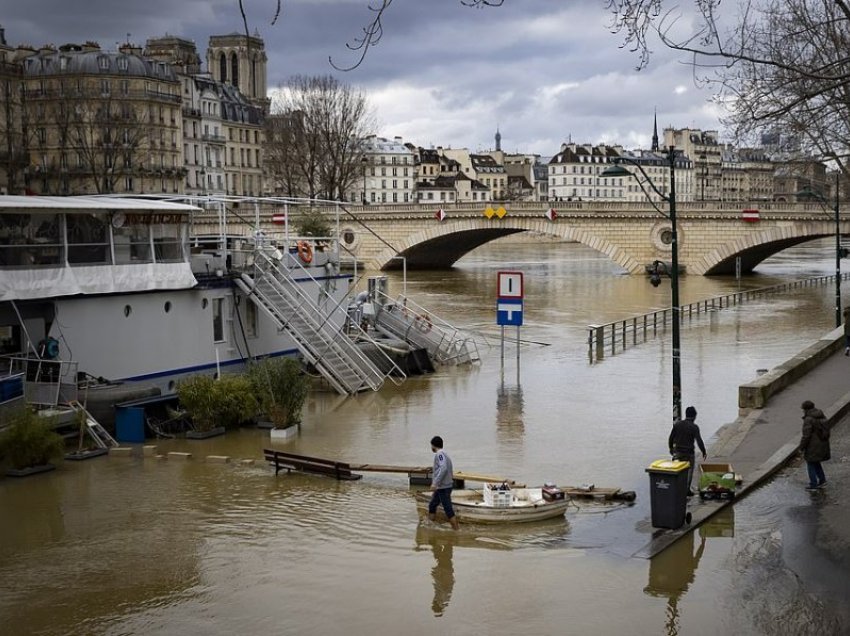 Përmbytet Elysee në Paris, lumenjtë shkaktojnë probleme dhe në Gjermani
