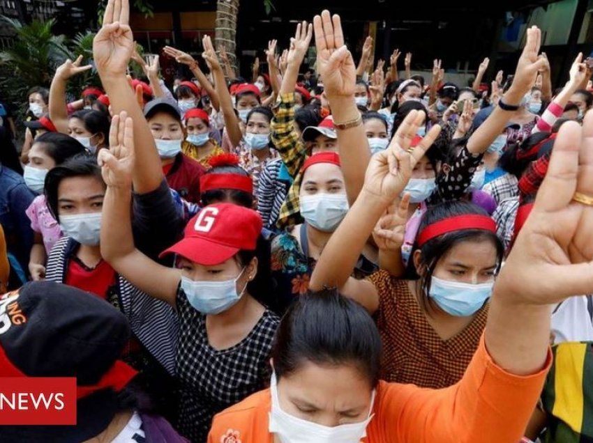 Mianmari përshkallëzon protestat kundër “diktaturës”, protestuesit me tre gishta lart kundër ushtrisë