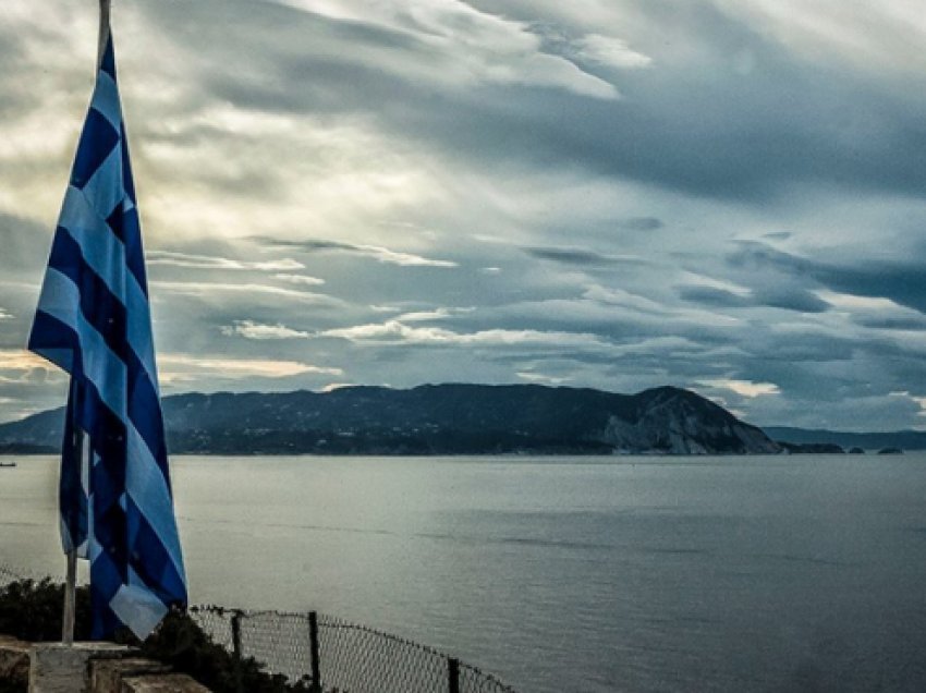 Greqia i hap kufirin Rumanisë/ Nga mesi i muajit prill, rumunët mund të shkojnë për pushime në Greqi