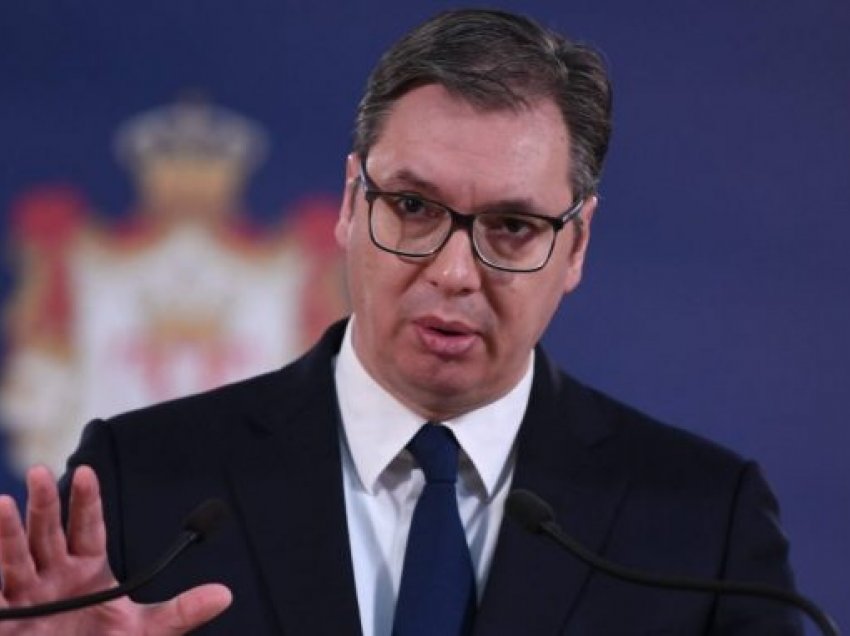 “Vuçiç po dobësohet”, analistët: Presidentit serb po i lëkundën këmbët nga protestat