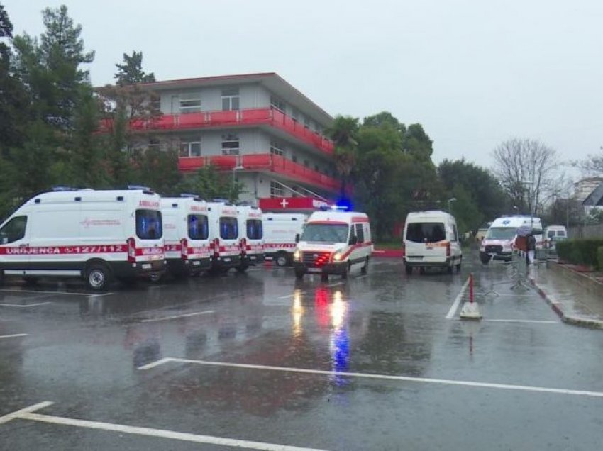 Arrestohen tri infermiere dhe një sanitare në Shqipëri, dyshohet se zhvatnin pacientët