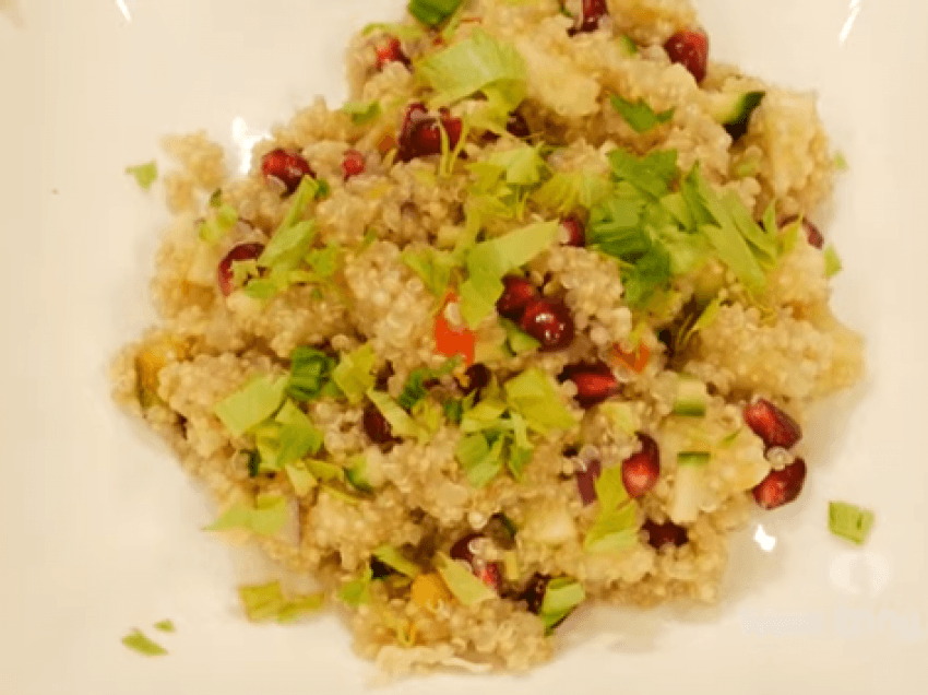 Sallatë e freskët me quinoa—për 2 minuta