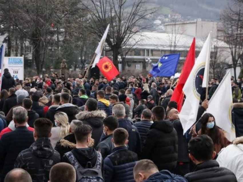 AAK: Mijëra qytetarë në sheshin e Pejës në përkrahje të Haradinajt