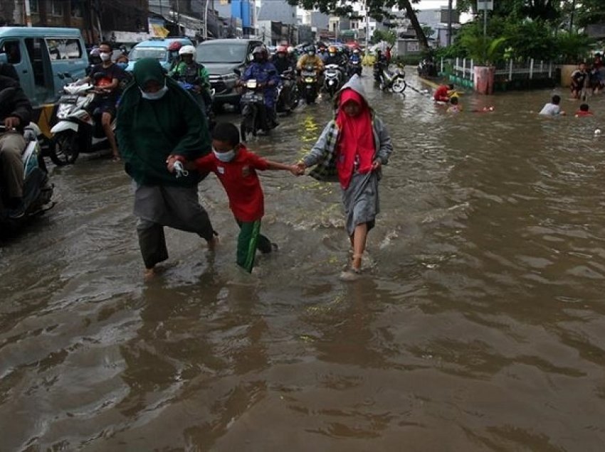 Indonezi, që nga fillimi i vitit të ri fatkeqësitë natyrore morën jetën e 213 personave