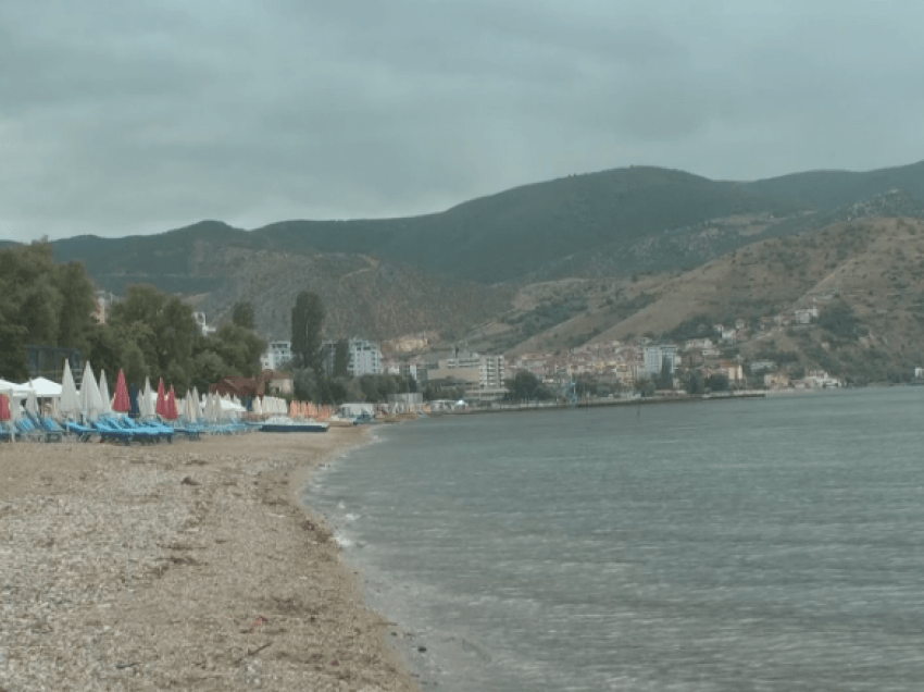 Alarmojnë ambientalistët: Ujëra të zeza derdhen në Liqenin e Ohrit