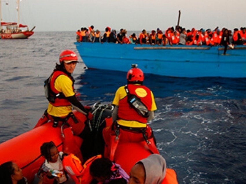 Sfidantët e pandemisë, aktivistët e “Open Arms” vijojnë të shpëtojnë refugjatët në det 