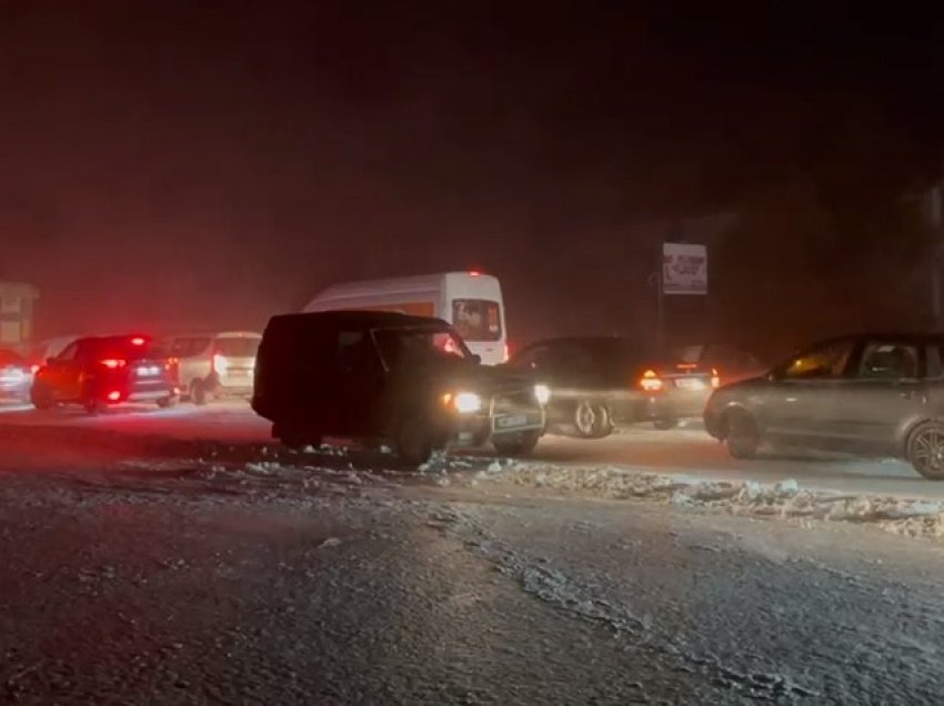 Bllokohet aksi Lezhë-Milot, makinat prej disa orësh ‘të ngrira’ në rrugë