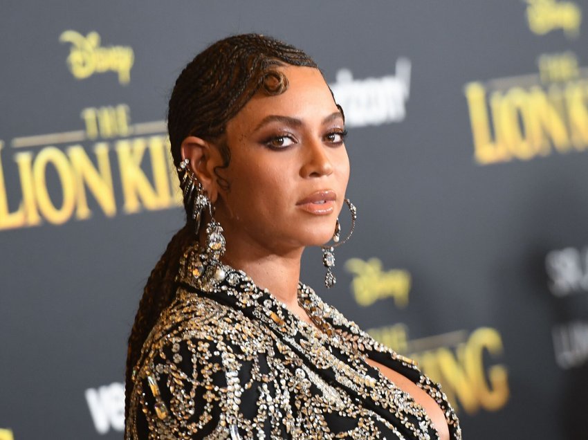 Beyonce thekson figurën trupore me minifund të kuq në mbrëmje romantike me Jay-Z