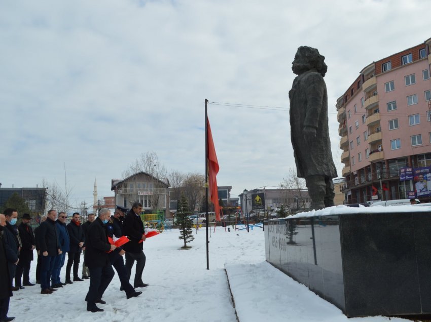 Komuna e Malishevës nderon dëshmorët në 13 vjetorin e Pavarësisë