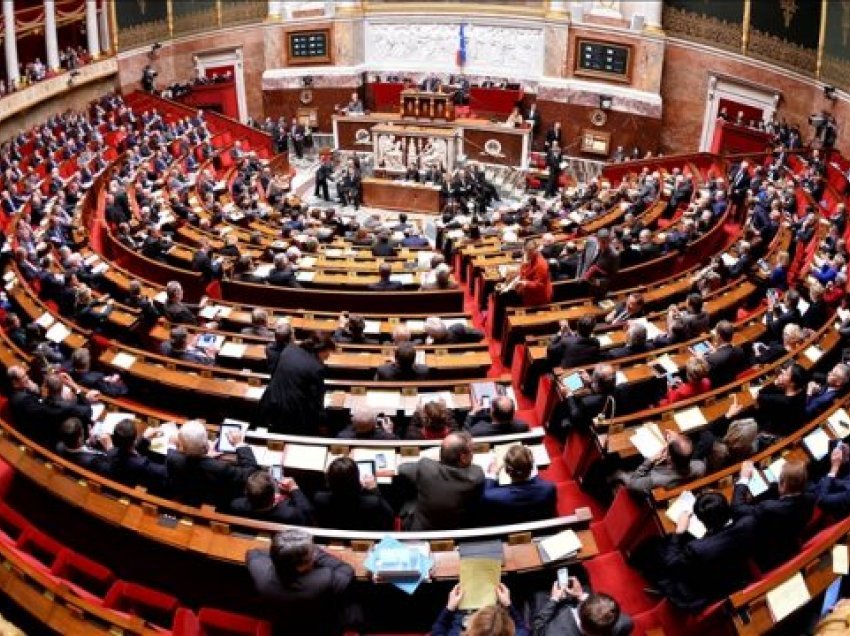Kuvendi i Francës miraton projektligjin për ndërhyrje në xhami e masa tjera ndaj myslimanëve