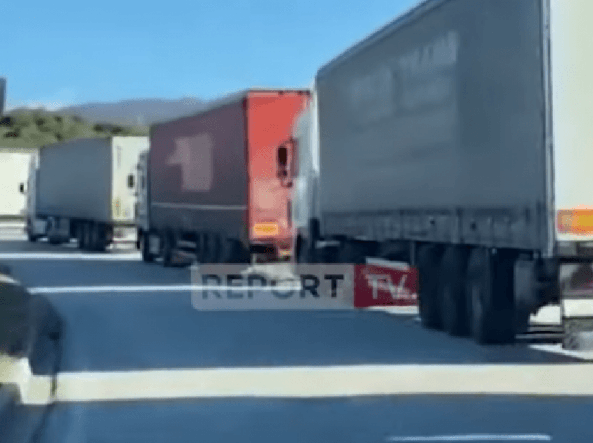 Kakavija në grevë/ Mbi 100 kamionë presin në radhë për të kaluar drejt Greqisë