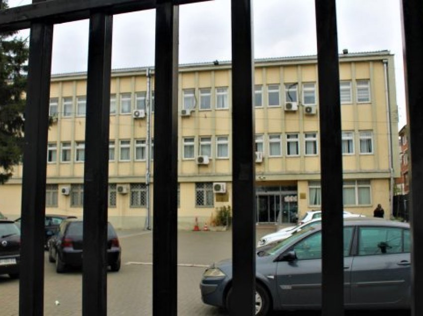 Theu lokalin në Prizren dhe vodhi para e gjësende të tjera, burri dënohet me burg dhe gjobë prej 500 eurosh