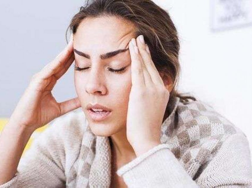 Këto hapa të thjeshtë do ju ndihmojnë të largoni dhimbjen e kokës që ju mundon