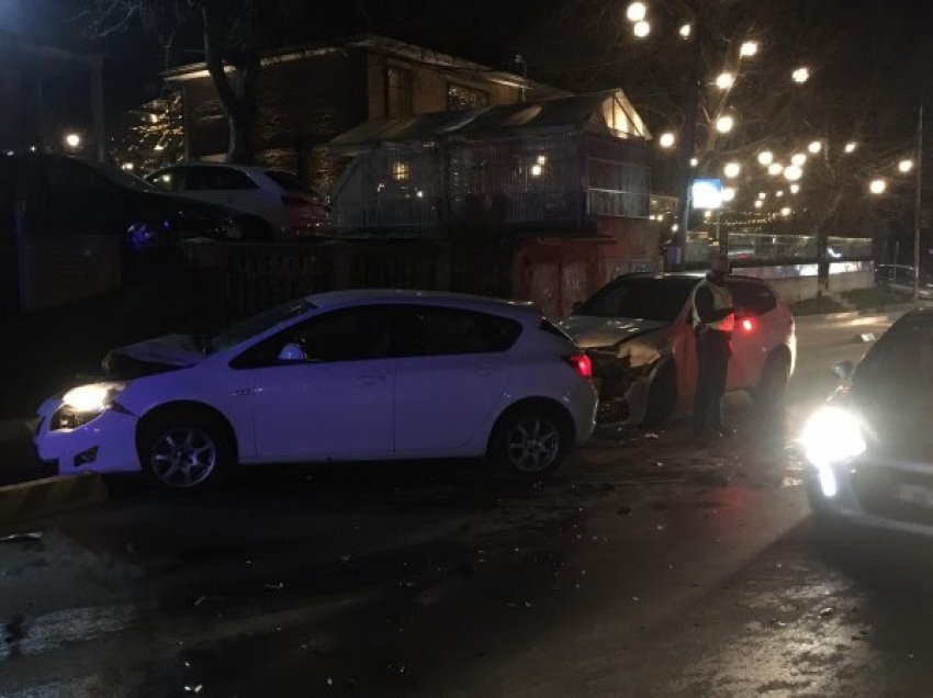 ​Aksident trafiku në “Ulpianë”, lëndohen dy persona
