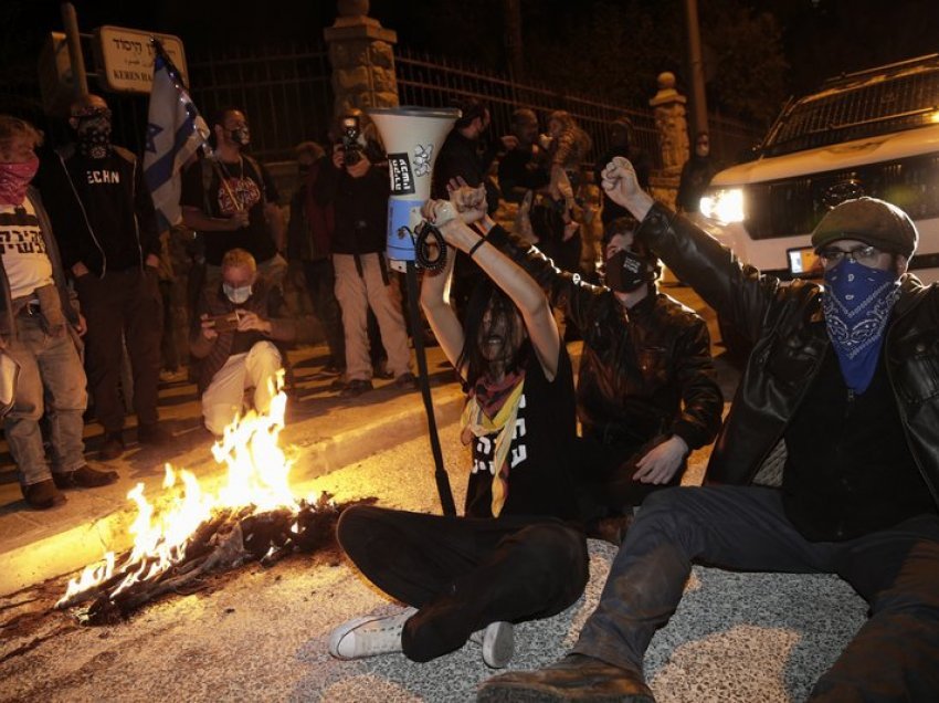 Protestuesit izraelitë bëjnë presion kundër kryeministrit Netanyahu