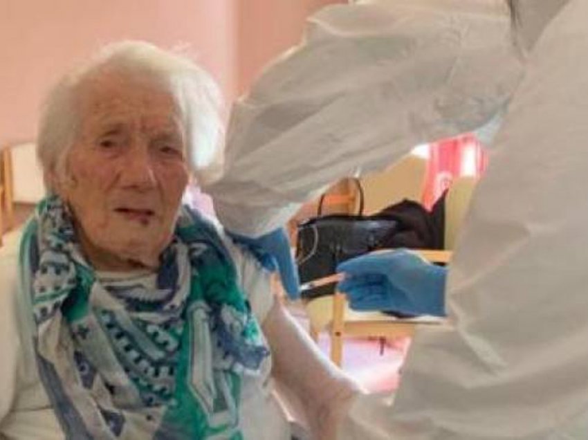 Vaksinohet 106 vjeçarja në Itali, i mbijetoi dy pandemive globale