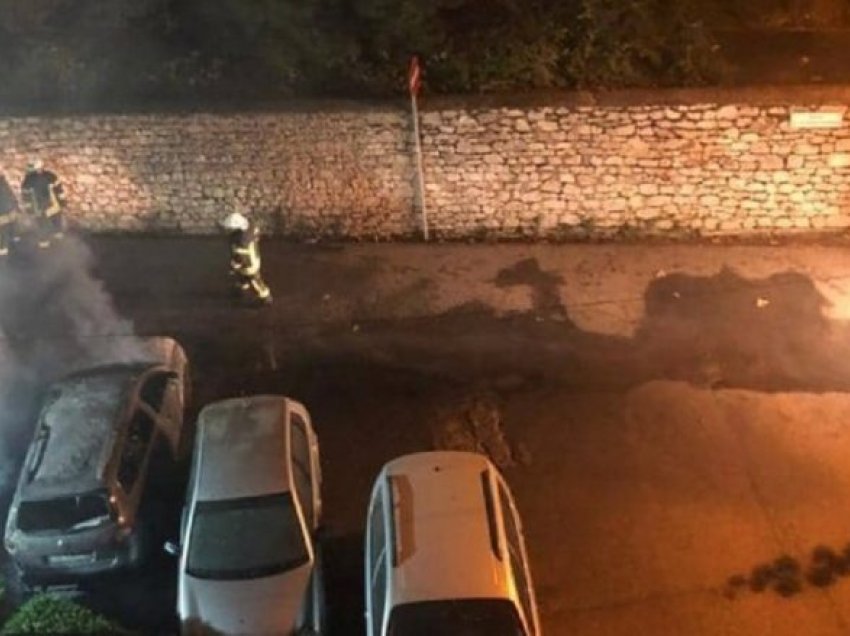 Digjen dy vetura në Vlorë