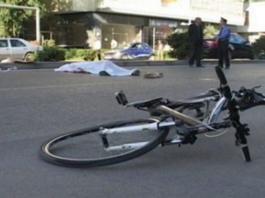 Aksident në Përmet/ Makina përplas biçikletën, humb jetën 62-vjeçari