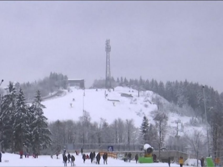 Qytetarët gjermanë shkelin rregullat, Policia bastis resortin e skive 