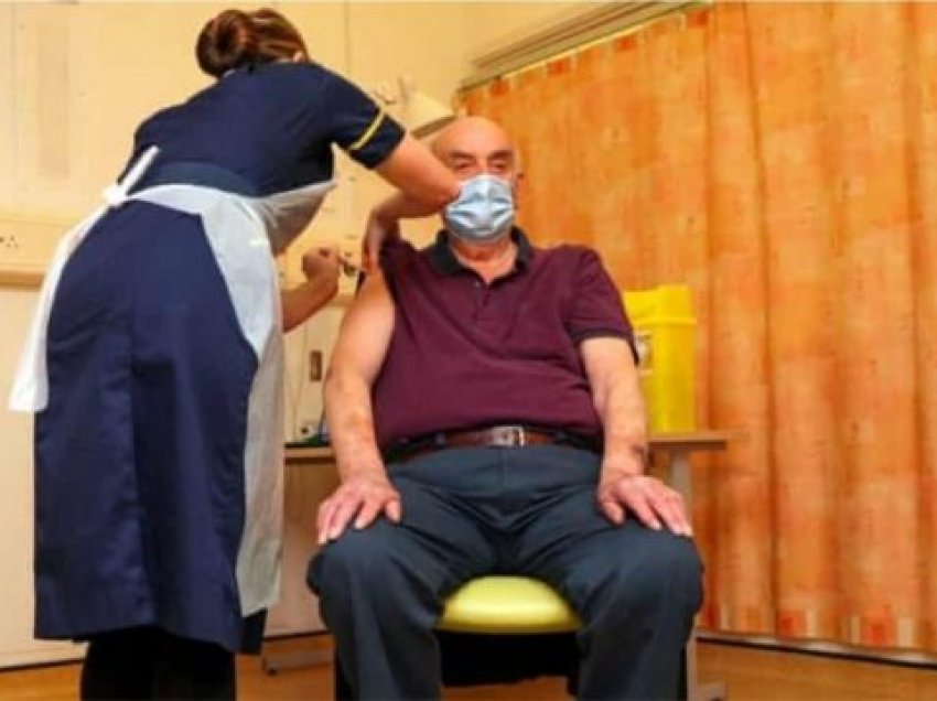 82-vjeçari, personi i parë që merr vaksinën Oxford-AstraZeneca